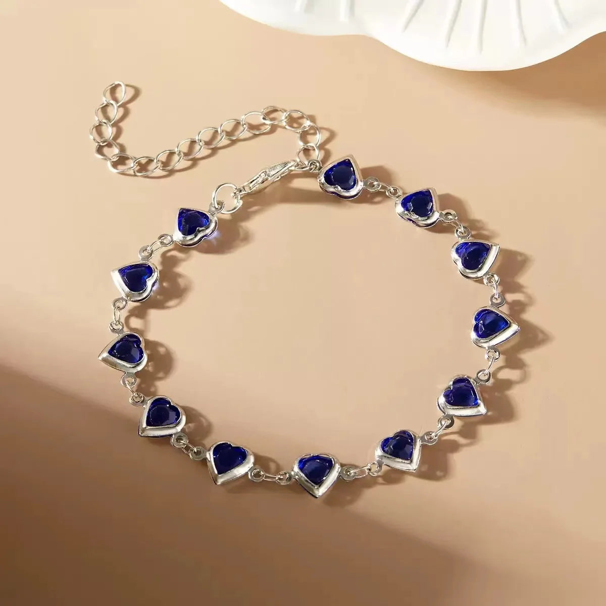 This Exquisite Bohemian Candy-Colored Heart-Shaped Crystal Ladies Bracelet is a Perfect Holiday Gift For Mothers And Wives