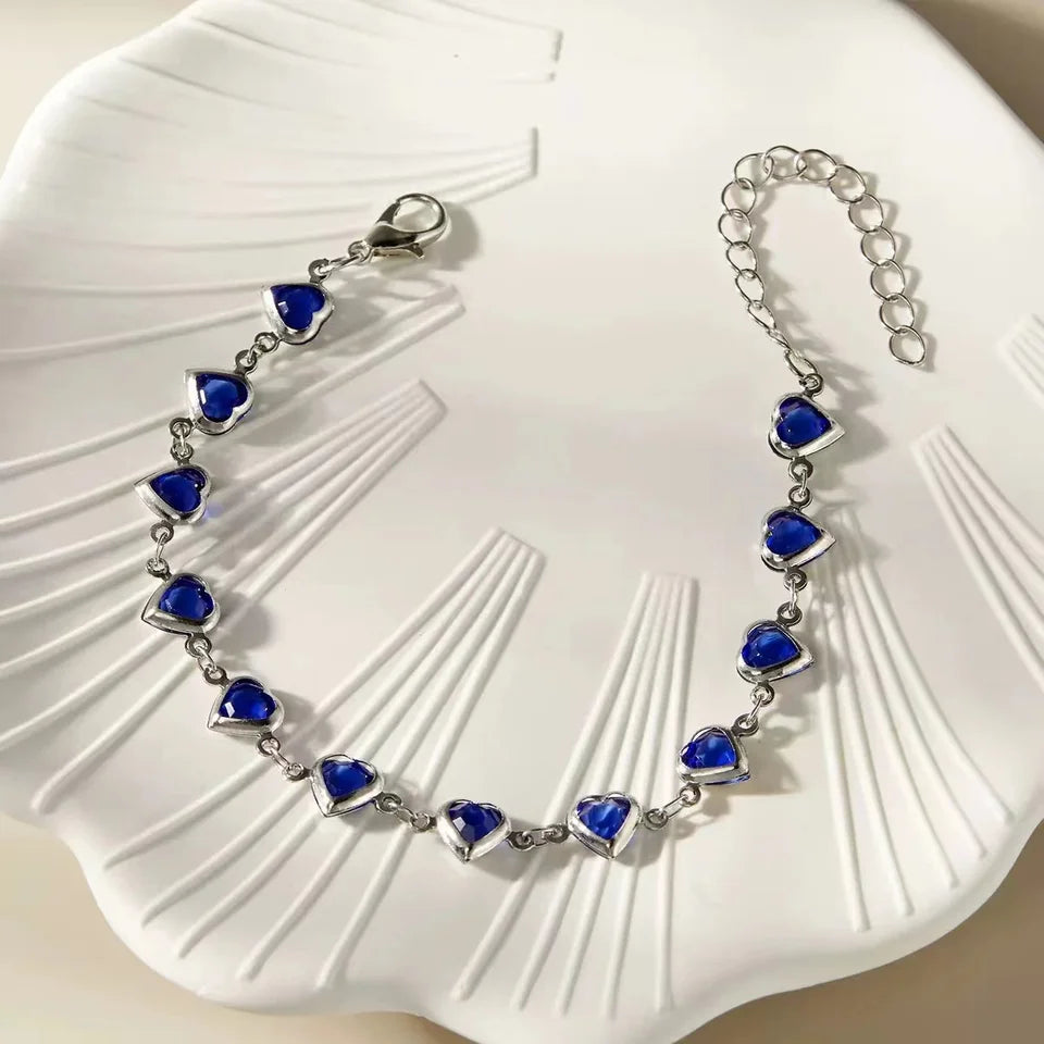 This Exquisite Bohemian Candy-Colored Heart-Shaped Crystal Ladies Bracelet is a Perfect Holiday Gift For Mothers And Wives