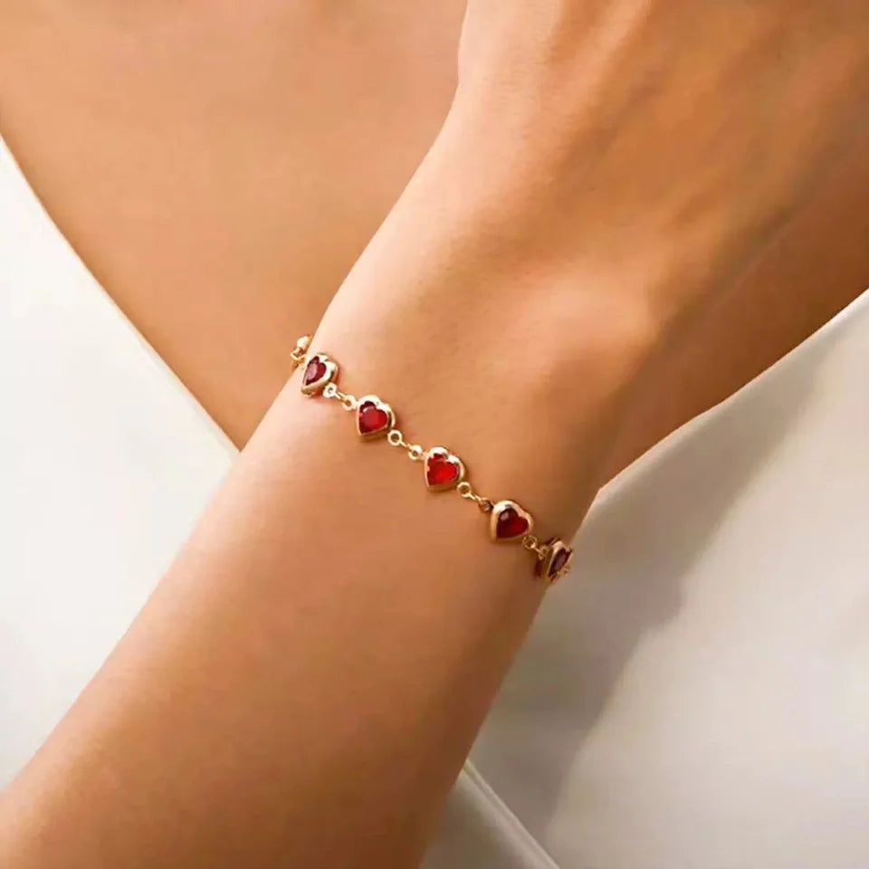 This Exquisite Bohemian Candy-Colored Heart-Shaped Crystal Ladies Bracelet is a Perfect Holiday Gift For Mothers And Wives